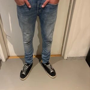 Blå Dondup George - Säljer dessa skit fräscha dondupsen då de inte passade mig. De är knappt användaoch är i väldigt bra skick. Skriv vid funderingar!