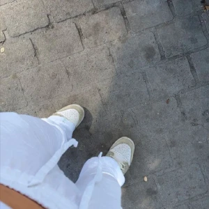 Linnebyxor  - Säljer linnebyxor som har prislapp kvar, kom privat för egna bilder. Storlek 160 men passar mig som är 165
