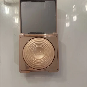 Caia highlighter - Oanvänd highlighter från Caia i färgen Sydney