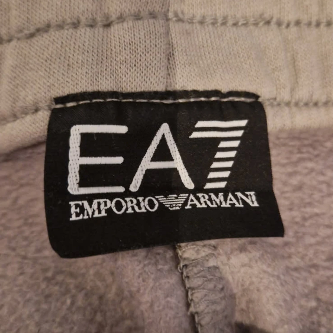 Beige mjukisbyxor från Emporio Armani - 2
