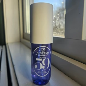 Sol de Janeiro 59  - Köpt i höstas och använd några gånger men kommer inte till användning, se bild för mängd kvar.