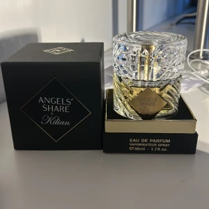 Angels share Killian - köpt för 2000kr har använts i cirka 1 månad säljer pga ångrat köp, 