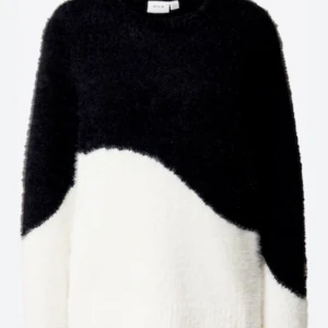 Svart och vit tröja från Vila - Säljer denna otherstories liknande tröja från vila! Den är super skön och så snygg. Använd tre ggr och den ser helt ny ut. Nypris: 500kr