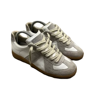 Maison margiela - Maison margiela 🌴⭐️💯[storlek : 41 passar 42👟] [skick: 8/10 inga defekter ✌️] [garanterat äkta ✅] [Inget og därav priset] [nypris :7299kr 🔴vårt pris : 2499 🟢][Skriv vid intesse Mvh Gabbe 🎨🎿👌