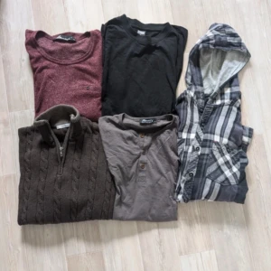 Kläder - Hejsan, vi säljer nu av 6st plagg i bra skick.   Varje tröja kostar 199kr/st. Vid köp av flera kan vi släppa de billigare.   Fraktas inom 48h. Skriv gärna vilket plagg du vill ha så fixar vi fler bilder