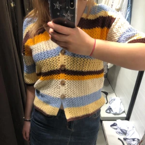 Kofta - Super söt kofta från Zara!! Säljer då den inte kommer till användning. Inga defekter!💗💗passar både S och M