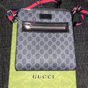 Gucci Axelväska  - Gucci Axelväska helt ny, oanvänd, skriv privat om du har frågor Pris kan diskuteras 