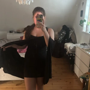 Cool klänning - Bra skick, passar dig med storlek small- medium. Perfekt till halloween! Rustik känsla😻 Mörkbrunig färg🤎