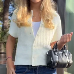 Kofta  - Supersnygg kofta med knappar💘💘💘💘