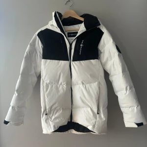 Sail racing jacka  - Nästan helt ny 9,5/10 skick hör av er för frågor!