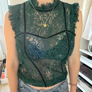 Spets topp - Skit snygg spets topp strl S