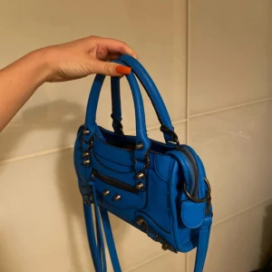 Blå väska ny skick - Blå väska ganska stor 