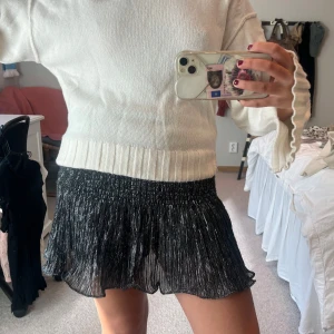 Zara kjol - Glittrig kjol från zara, perfekt för nyår elr fest 💝