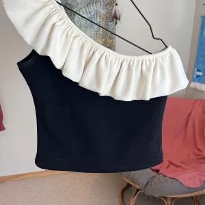 Offshulder Topp  - Suuuper söt offshulder topp från hm!!