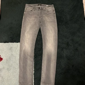 Jack and Jones jeans - Den är bra skick, använt den 2-3 gånger helt nya. Bra kvalité på dem 