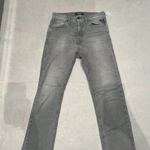 Replay jeans - Replay jeans, modell THAD // storlek 158,14år // inga defekter eller slitningar// hör av er vid frågor eller andra funderingar!