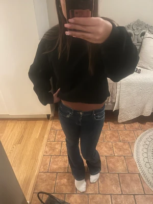 Jeans - Low Waits jeans från bikbok. Knappt använda alls. Säljer för att dom inte kommit till användning för mig