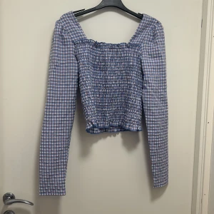 Noisy may blus  - Noicy may blus i oandvänt skick! Fin och skön! 