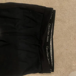 Calvin Klein mjukisbyxor  - Snygga, bekväma, stilrena! Egentligen Man men kan bäras som unisex! Är min pojkväns i grunden. 
