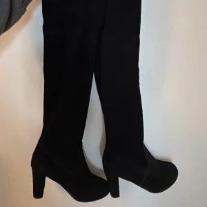 Overknee boots - Snygga overknee boots i mocka!