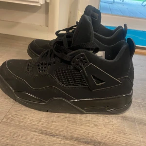 Jordan’s  - Storlek 42.5 använda fåtal gånger 