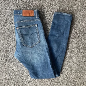 Tiger of Sweden jeans slim - Slimfit tiger of Sweden jeans  Modell pistolero Jätte fint skick 
