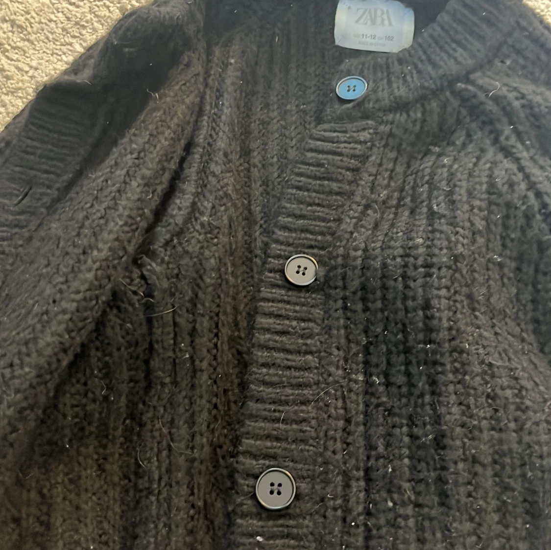 Svart stickad kofta från Zara - 93