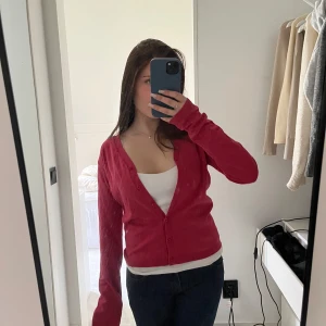 Röd kofta❤️ - Söt röd kofta som inte används❣️