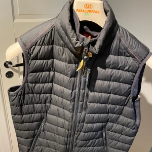 Parajumper dunväst - Storlek s Den är i bra skick inte mycket använd 