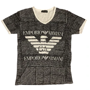 Armani v-neck  - Fet 