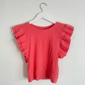 Volang topp - Volang topp från Zara i storlek S använd få tal gånger 🤍