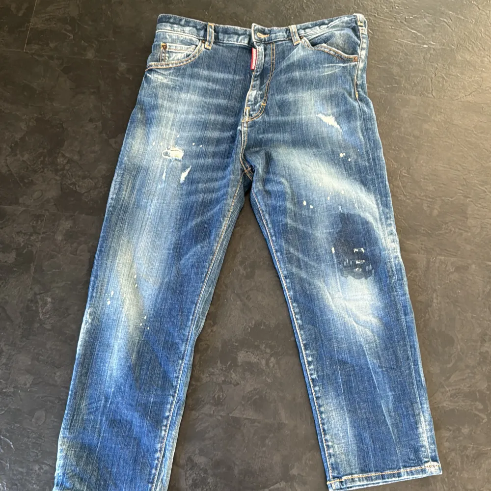 Dsquared jeans i storleken 16Y. De är äkta, kvitto finns. Passar runt 160-165. Jeans & Byxor.