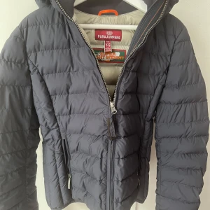 Parajumpers jacka! - Säljer denna parajumpers jacka! Storlek S💕 Nypris:5700  Säljer för 1000kr