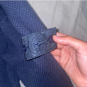 Stone Island Stickad Crewneck - Stone island hoodie, inte särkilt använd. Äkta såklart, polare köpte i 🇫🇷  Cond 8/10 