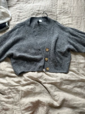 Kofta  - Grå kofta i storlek m från hm