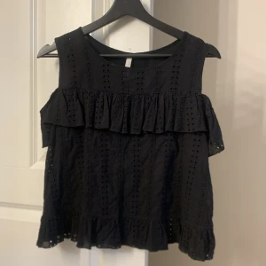 Fin sommar topp - Säljer min jätte fina sommar topp som inte har kommit till användning, som är i ett jätte bra kvalite och som nu inte har kommit till nån användning. Skriv efter frågor