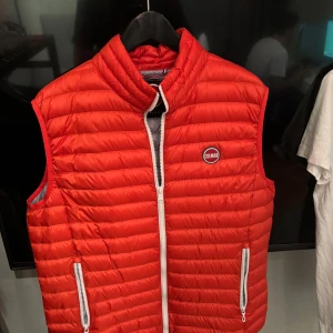 Colmar väst - Säljer denna oanvända Colmar väst i storlek M.  