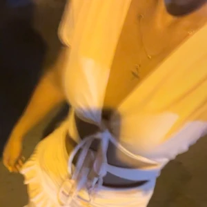 Klänning  - Fin klänning med knytningar och använt den fåtal gånger 