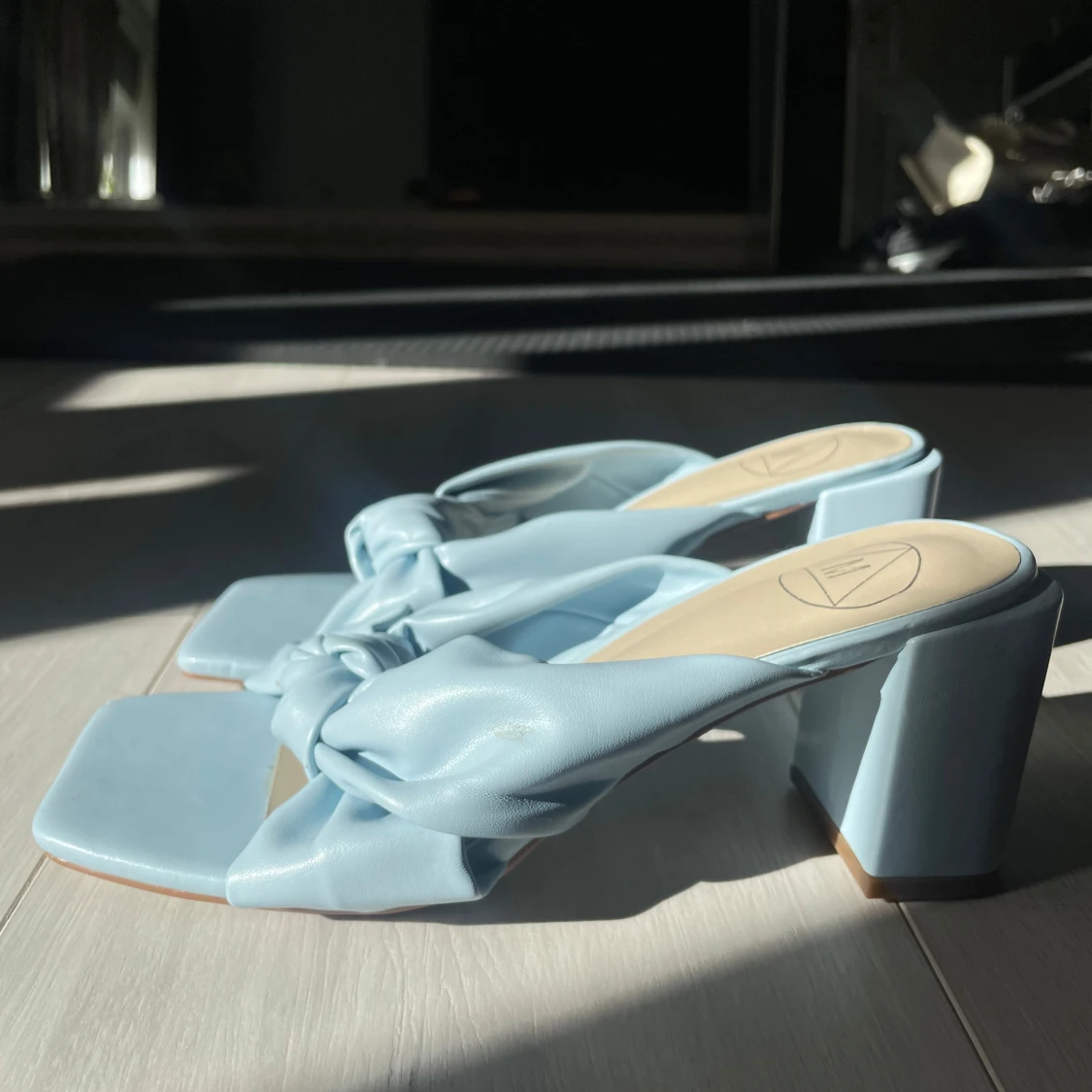 Söta blåa klackar  - 91