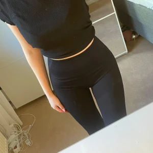 Träningsbyxor  - Snygga träningsbyxor som inte kommer till användning. ❤️