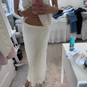 Satinkjol - Jätte fin och skön satinkjol som inte är genomskinlig 