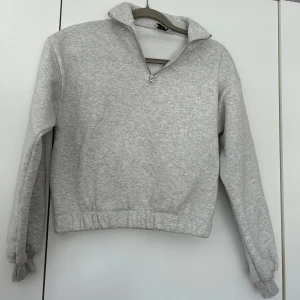 Sweatshirt med dragkedja  - Sweatshirt med dragkedja 