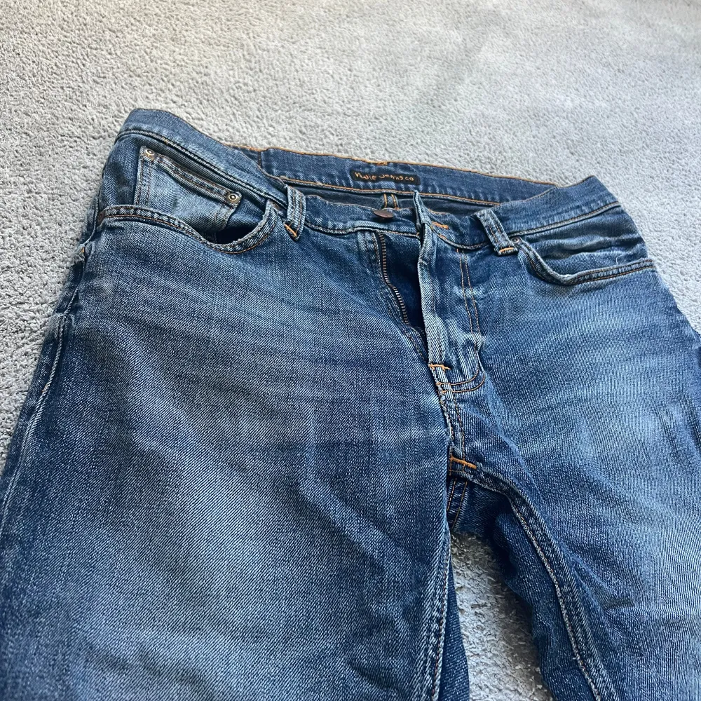 Nudie Jeans i modellen Lean Dean, slim fit. Storlek 31/32. Så gott som nya. . Jeans & Byxor.