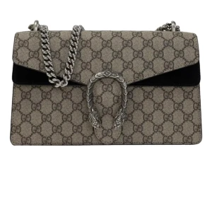 Gucci handväska  - Säljer min Gucci väska som va köpt för ca 4 månader sen nypris:9900kr säljer för 6000 kan gå ner i pris för snabbaffär, äkta skinn och jätte fin.