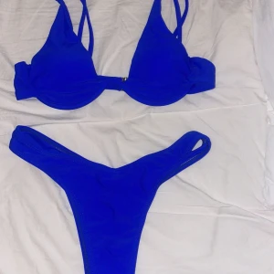 blå bikini  - Oanvänd bikini från shein. Aldirg använt då den va för liten men kunde inte skicka tillbaka💙