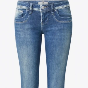 Ltb jeans - Säljer dessa sjukt snygga ltb jeansen från about you i storlek 24 x 32💓 Sitter helt perfekt och använda ungefär 2 gånger, säljer då jag har ett par likadana💕 Kostar 915 nya💋