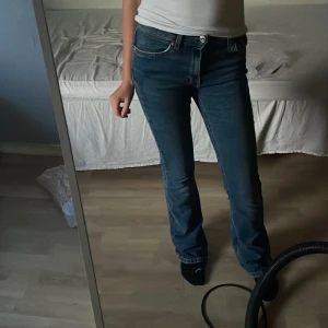 Lågmidjade jeans - Säljer dessa snygga och sköna jeans ifrån Gina, behöver bli av med dem pga rensar garderoben!❤️