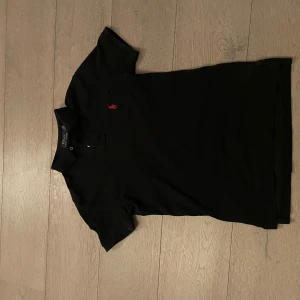 Ralph Lauren pike  - Säljer supersnygg Ralph Lauren piké. Slim fit storlek S. 