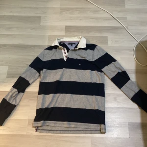 En Tommy Hilfiger - En Tommy Hilfiger skjorta fint skick
