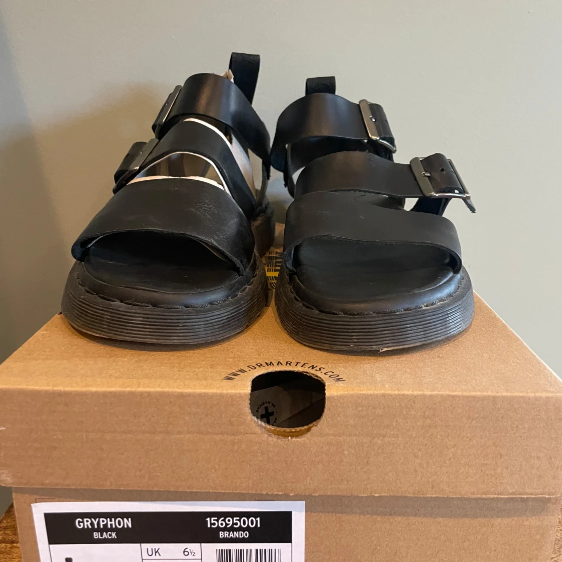 Svarta sandaler med spännen - 90